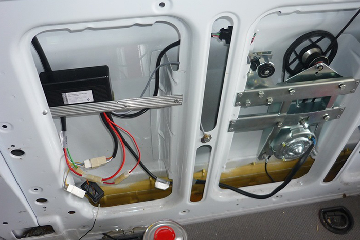 Установка электропривода сдвижной двери на микроавтобус