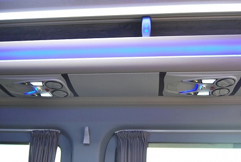 Багажная полка GLASSY с вентиляционным каналом, индивидуальной разводкой вентиляции и освещения - Автобусные решения ИДЕА