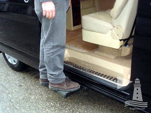 Подножка выдвижная для микроавтобусов с электроприводом кассетного типа - Автобусные решения ИДЕА